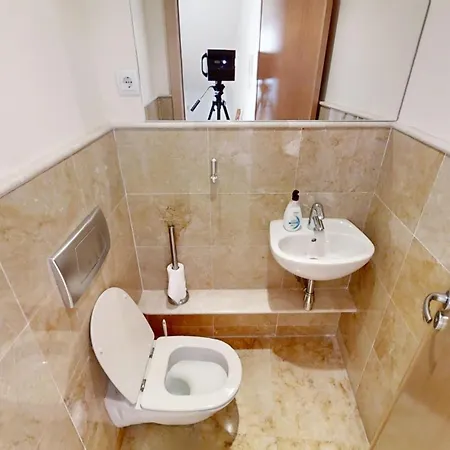 아파트 Fine Duplex With Stunning Sea Views