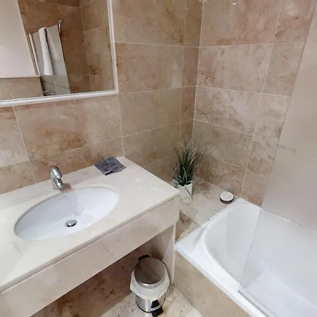 아파트 Fine Duplex With Stunning Sea Views